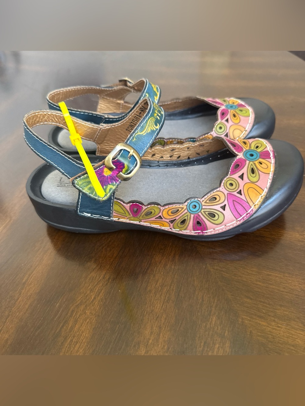 L’Artiste spring step Tonisha sandals shoes
